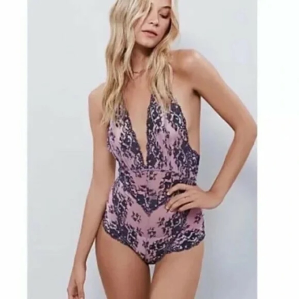 Free People NWT Size XS Intimately Too Cute 2 Handle Lace Bodysuit